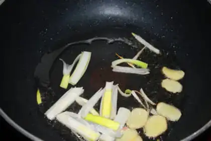 Make The restaurant is full of shrimp step 4