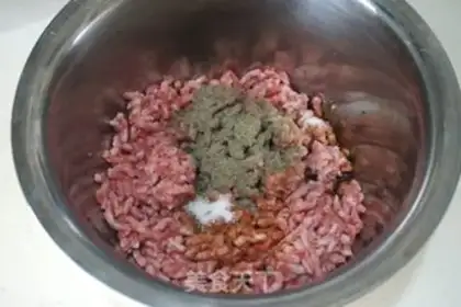Make Beef onion dumplings step 1