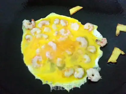 Make Shrimp fried eggs step 2
