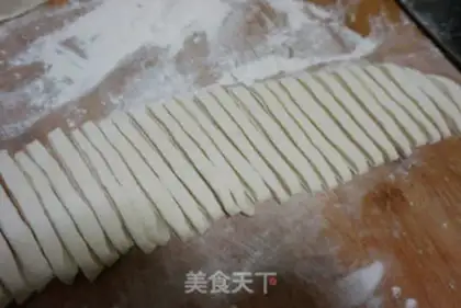 Make The ribbone capricorn roll step 8