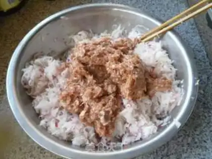 Make Big radish pork bun step 4