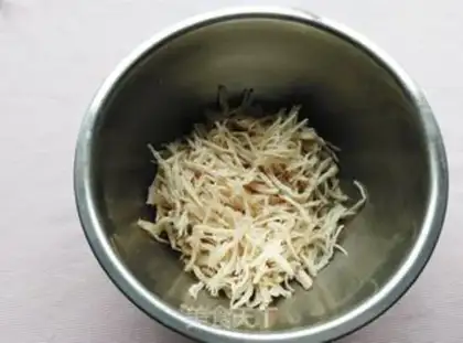 Make Spicy chicken silk step 3