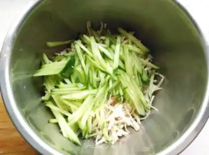 Make Spicy chicken silk step 4