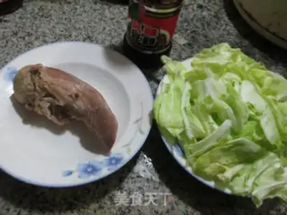 Make Round cabbage with pig tongues step 0