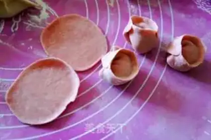 Make A mushroom with lilies step 7