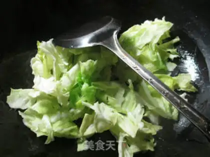 Make Round cabbage with pig tongues step 2