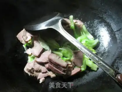 Make Round cabbage with pig tongues step 5