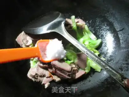 Make Round cabbage with pig tongues step 7