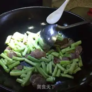 Make Weenie fried four season beans step 3