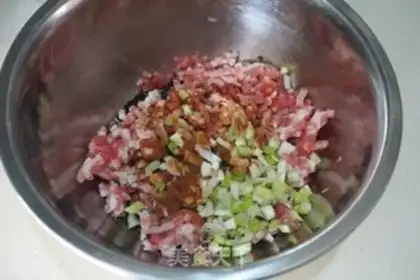 Make Pork and cabbage step 1