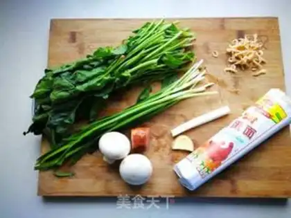 Make Shrimp spinach noodles step 0