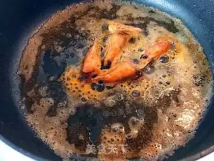 Make Shrimp shrimp and egg fried rice step 2