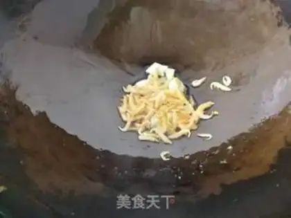 Make Shrimp spinach noodles step 3