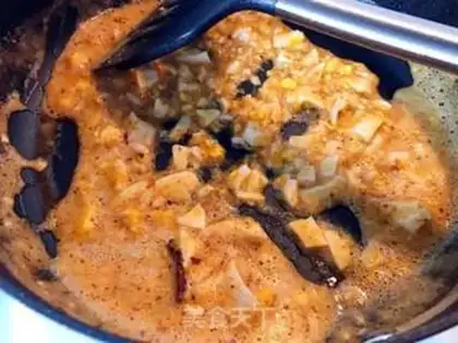 Make Shrimp shrimp and egg fried rice step 4