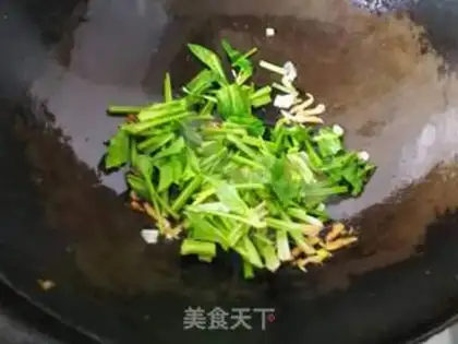 Make Shrimp spinach noodles step 4