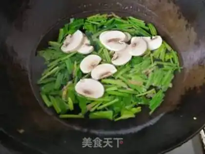Make Shrimp spinach noodles step 5