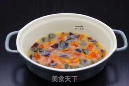 Make Three-coloured eggs step 1