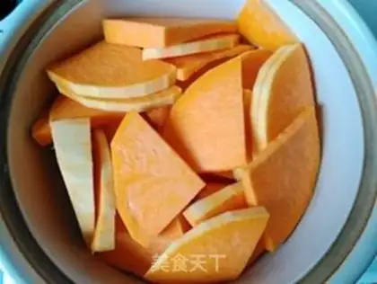 Make Pumpkin sesame soup step 1