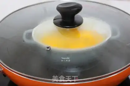 Make Three-coloured eggs step 5
