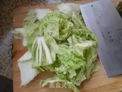 Make Seaweed cabbage and tofu step 1