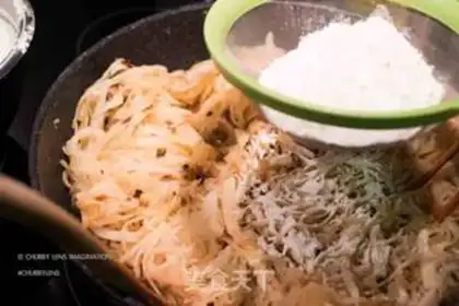 Make Zoo radish cake step 16