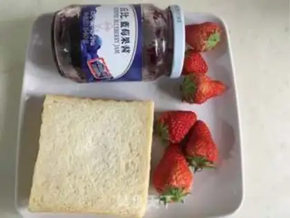 Make Strawberry sandwich step 0