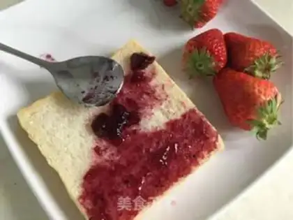 Make Strawberry sandwich step 1