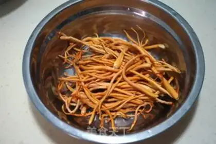 Make Old pigeon weed soup step 1