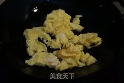 Make Tomato fried eggs step 2