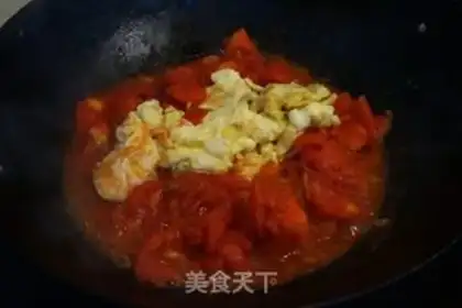 Make Tomato fried eggs step 5