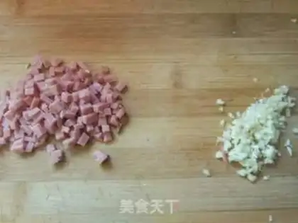 Make Garlic ham yellow cabbage step 1