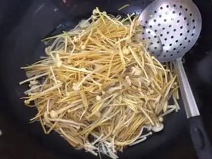 Make Oily gin mushrooms step 1
