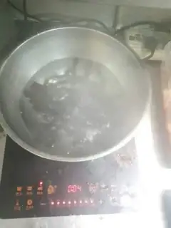 Make Spicy root powder step 1