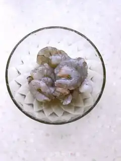 Make Shrimp rolls step 1