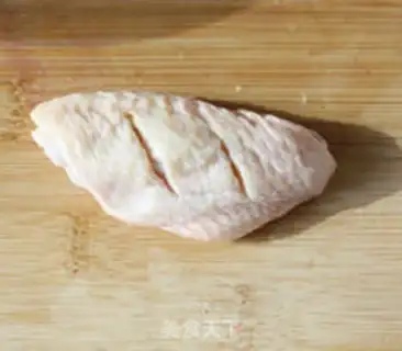 Make The chicken wings of chestnuts step 0