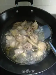 Make A chicken with mushrooms and chestnuts step 1