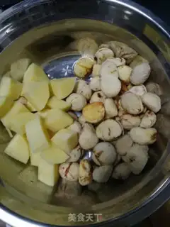 Make A chicken with mushrooms and chestnuts step 2