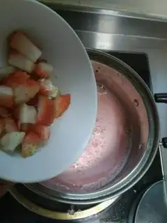 Make Strawberry pudding step 3