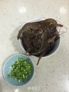 Make Soya onion fried shrimp step 0