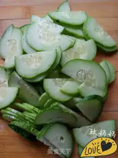 Make cucumber fried liver step 1
