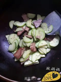Make cucumber fried liver step 3