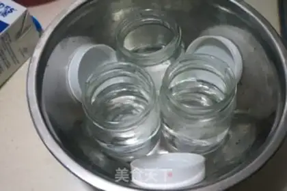 Make Ice strawberry yogurt step 0