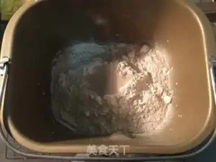 Make Bread with crab gravy salad step 0