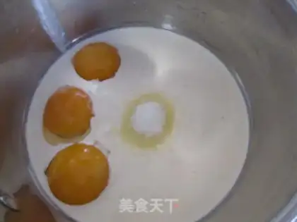 Make Cake with creamed ladybugs step 0