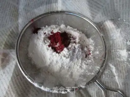 Make Cake with creamed ladybugs step 2