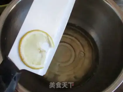 Make Cake with creamed ladybugs step 6
