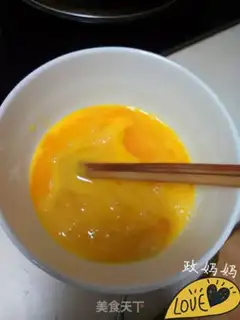 Make Scrambled eggs step 1