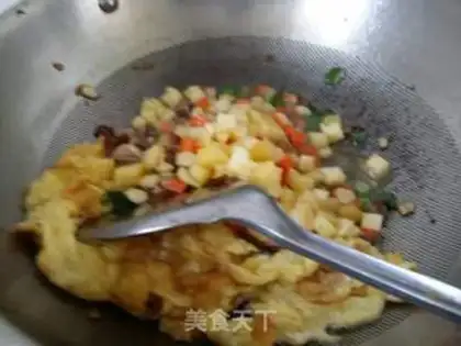 Make Pineapple chicken leg fried rice step 3