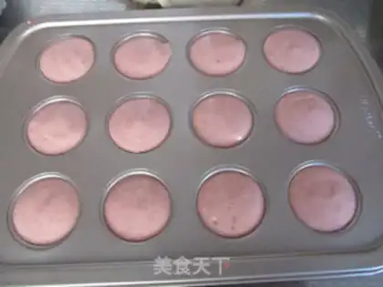 Make Cake with creamed ladybugs step 12