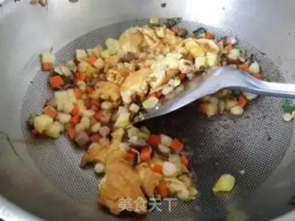 Make Pineapple chicken leg fried rice step 4